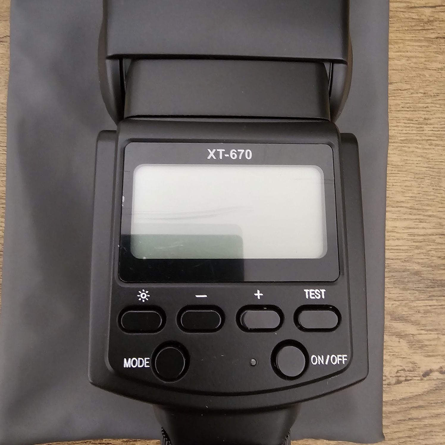 Blit Shoot pentru camere foto DSLR, LCD, Universal XT 670
