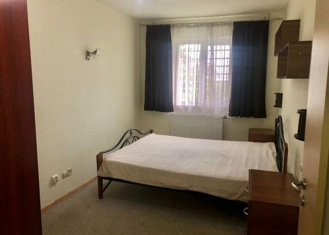 Închiriez apartament 3 camere, Studenti