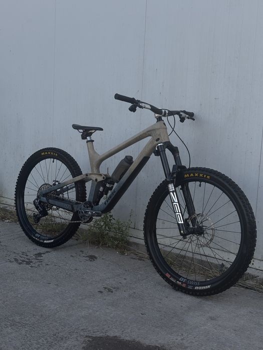 Trek slash se gen5 flight attendant