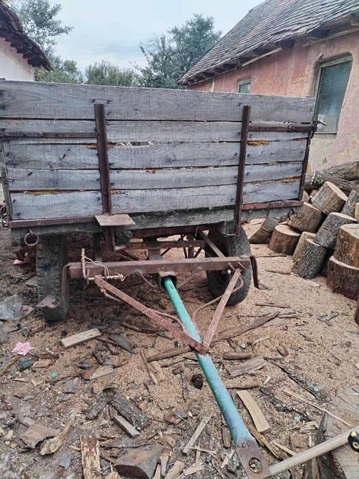 Vând căruță (ștraf pentru tractor)