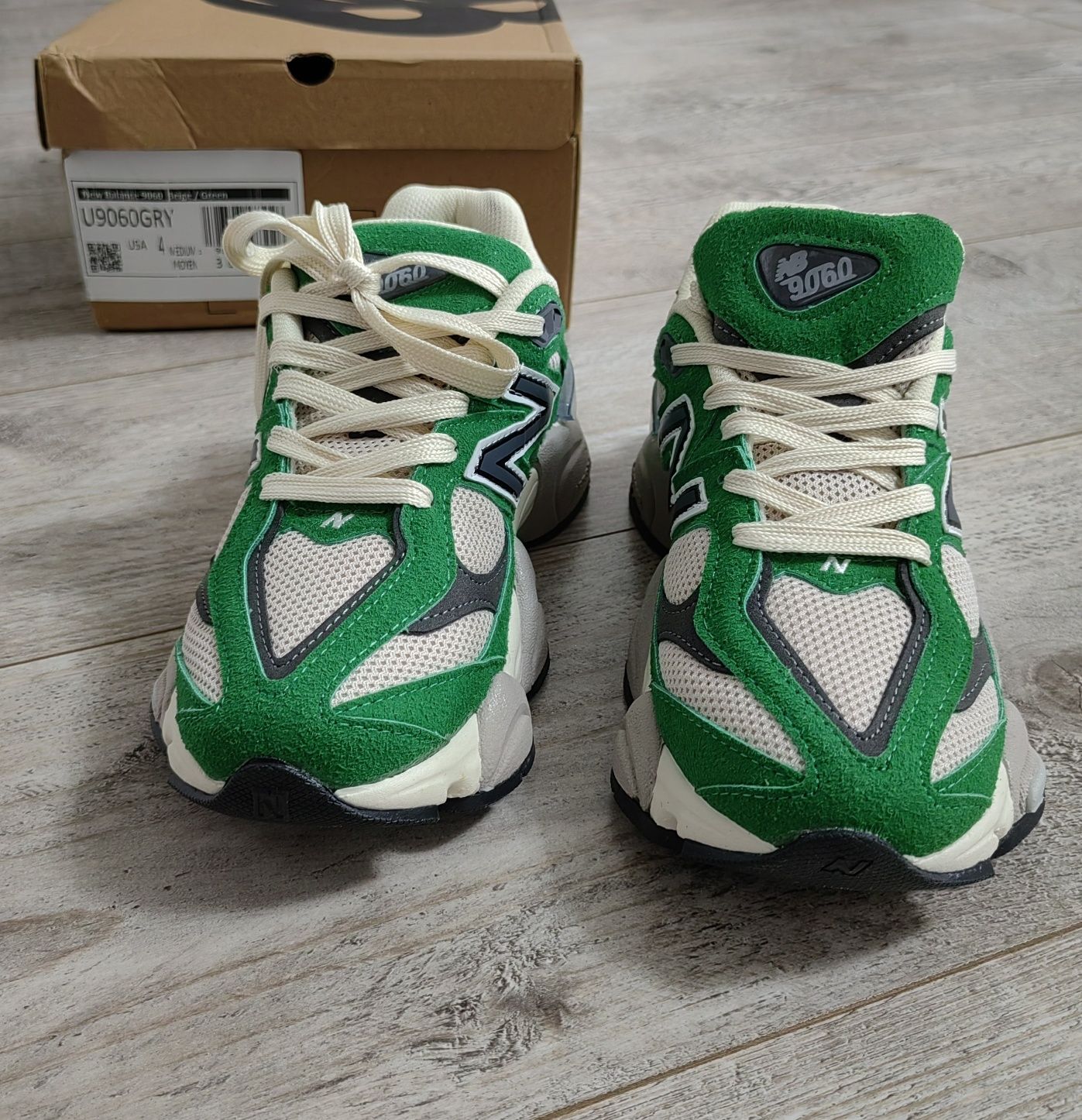 Adidasi unisex,culoare foarte rara!