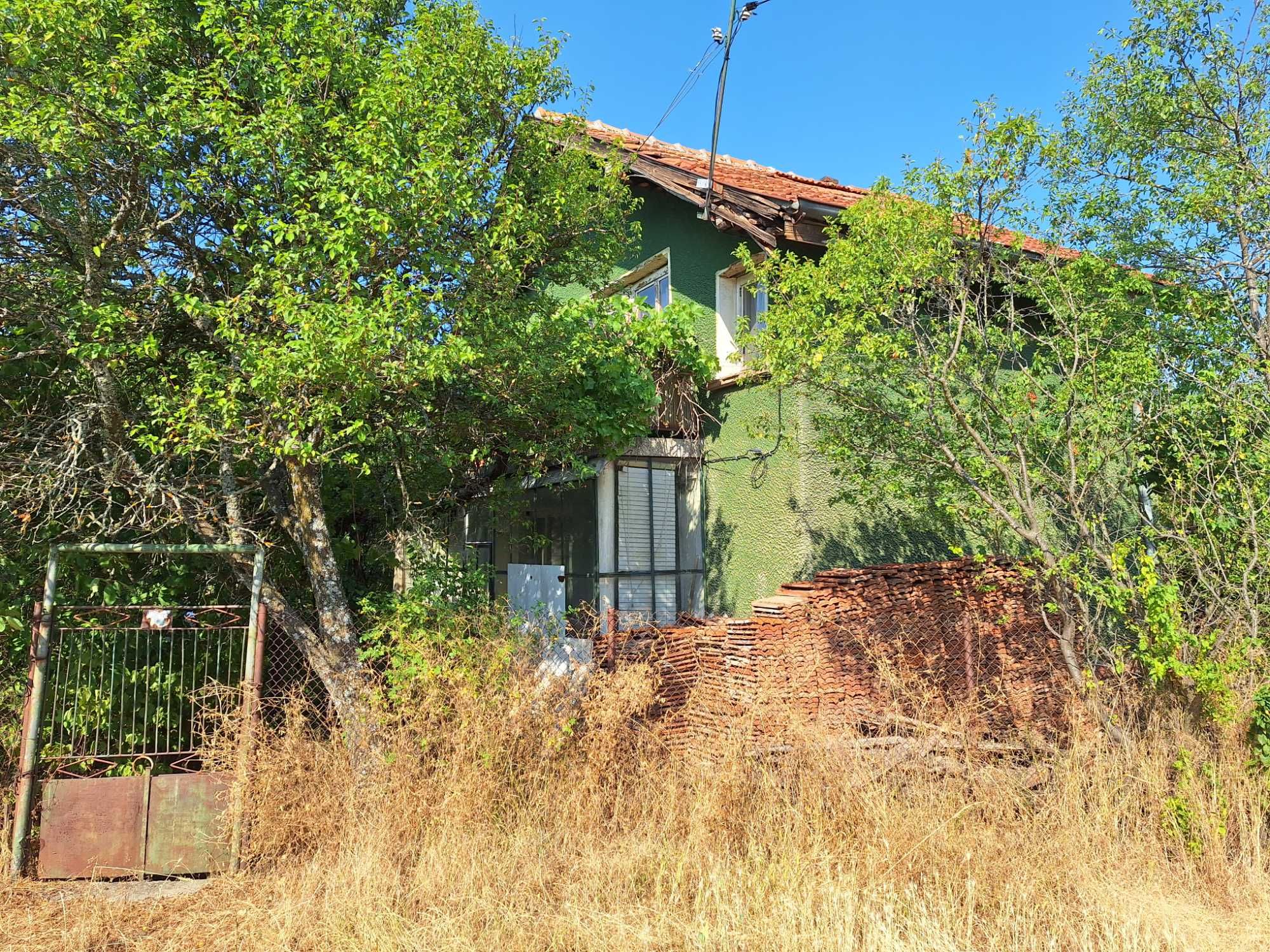 Продава КЪЩА на 50 км от София