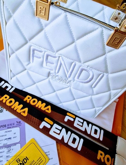 Geanta damă,editie limitată,curea detasabila,saculet, etichetă