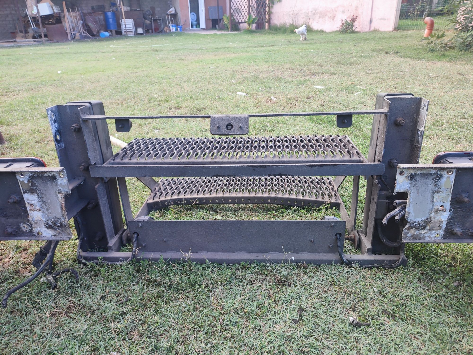 Bara spate camioneta cu triple, scara, tampoane