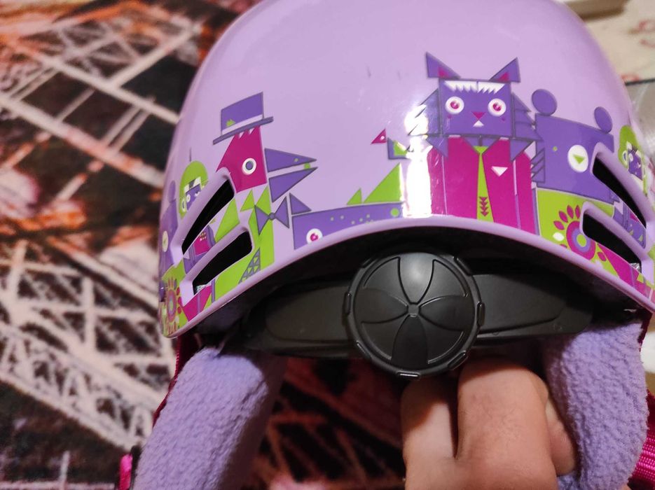 Кънки за лед и каска