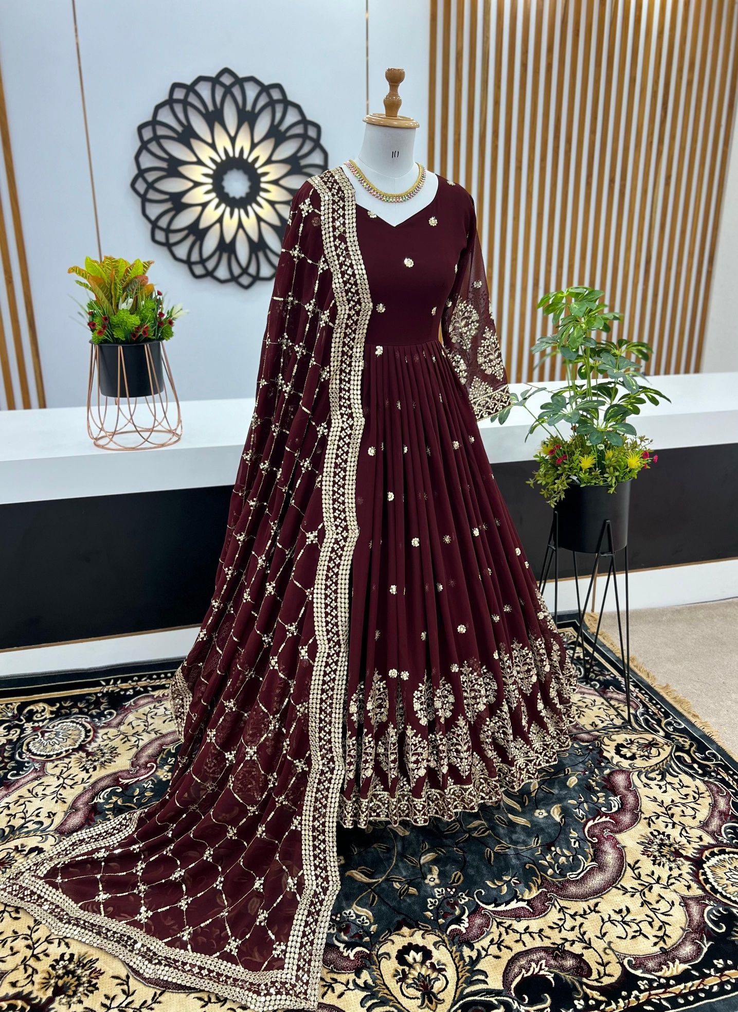 Lehenga choli/ anarkali/ sari