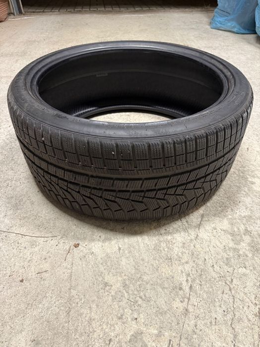 Vând 2 Anvelope de iarna Hankook 295 35 23 Winter I cept Evo2 SUV 108W