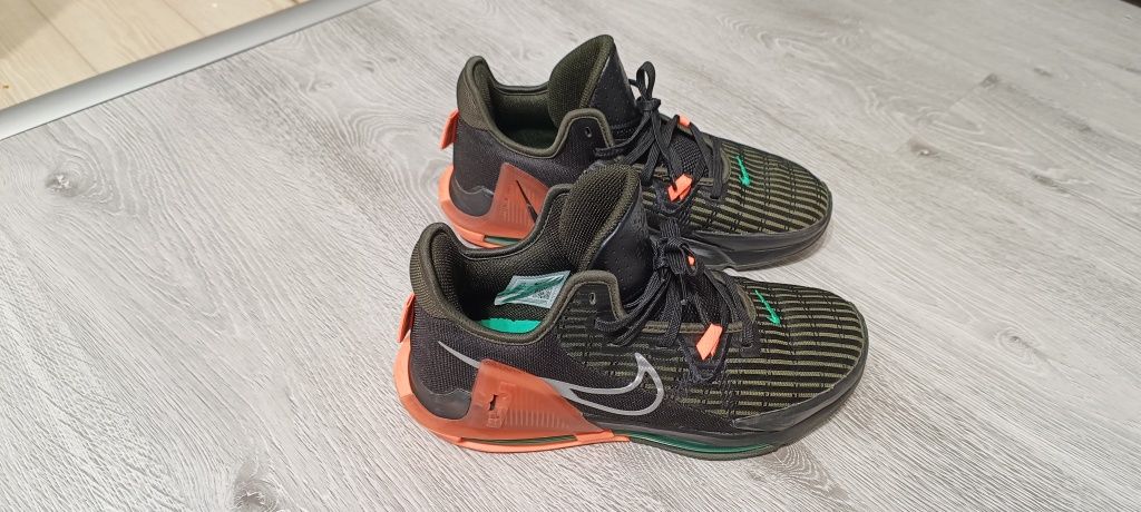 Vând adidași Nike Lebron CZ 4052-001