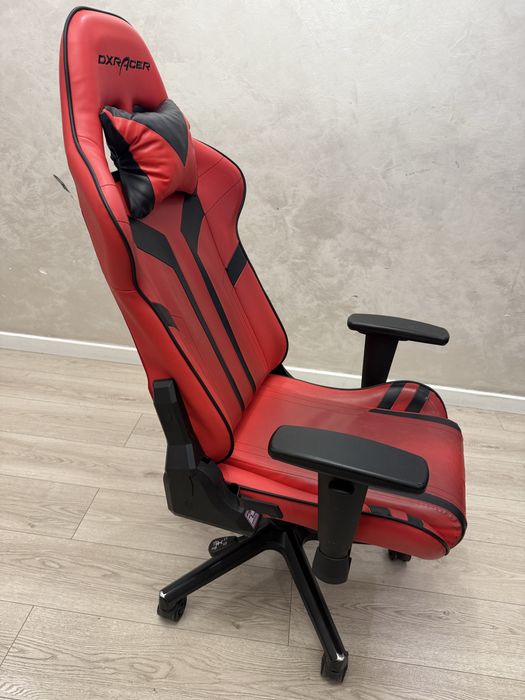 Кресло компьютерное Dxracer