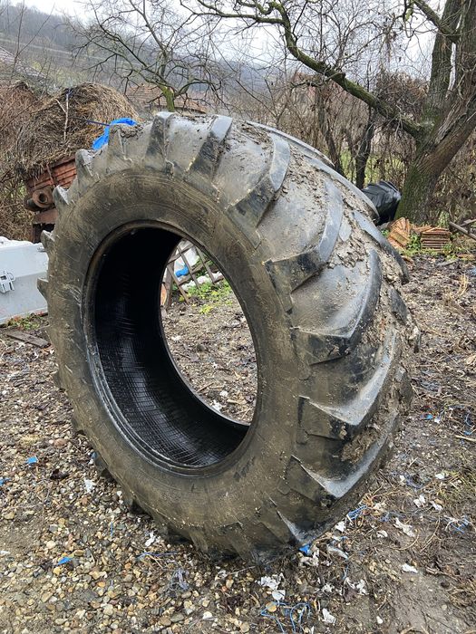 Vand cauciucuri 20.8R30 si 23.1/26
