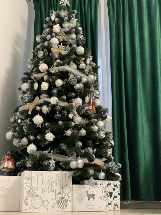 Vand brad de 180 cm intaltime cu decoratiuni