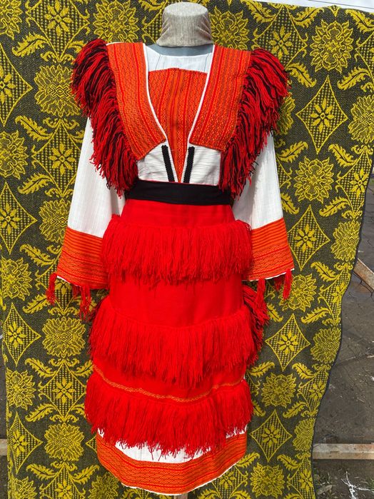 Македонска носия с кърпа по избор