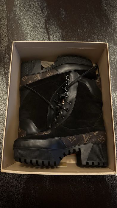 Vand ghete Louis Vuitton noi