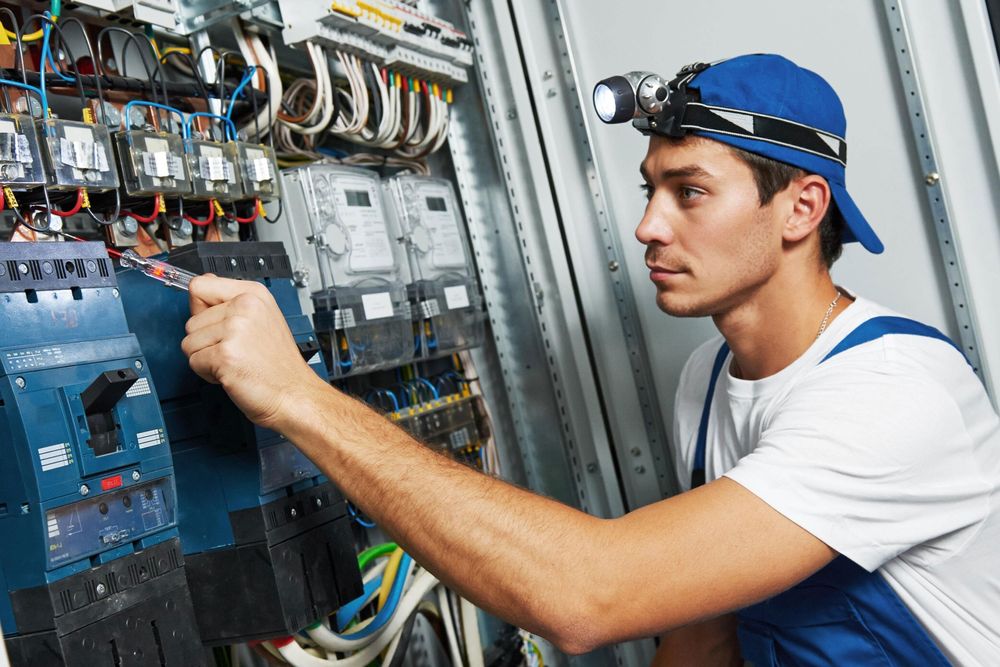 Электрик по вызову — Усть-Каменогорск, выезд срочно