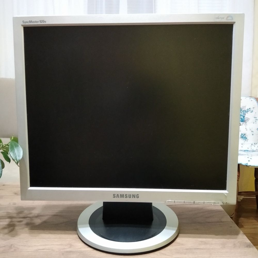 Монитор philips 19 инча