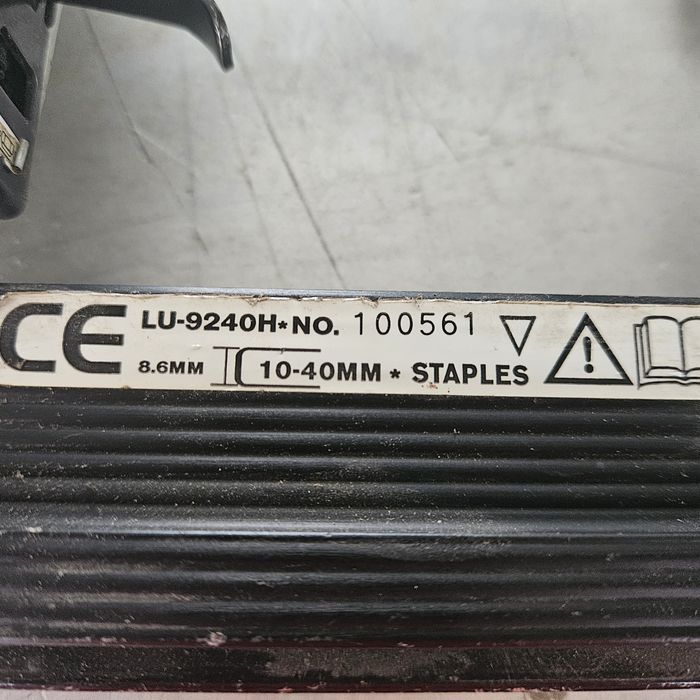 пневматичен такер