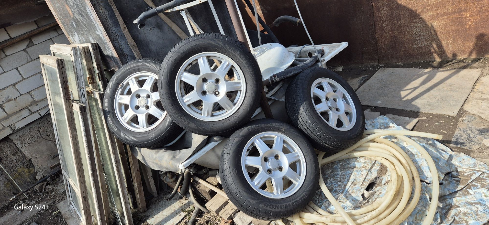 Продам диски  на новой резине