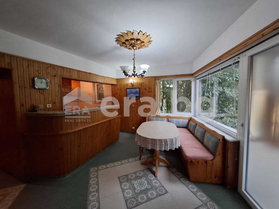 Продава се Двустаен апартамент в Варна, Център - 70 кв.м за 7 €/кв.м - Снимка #4