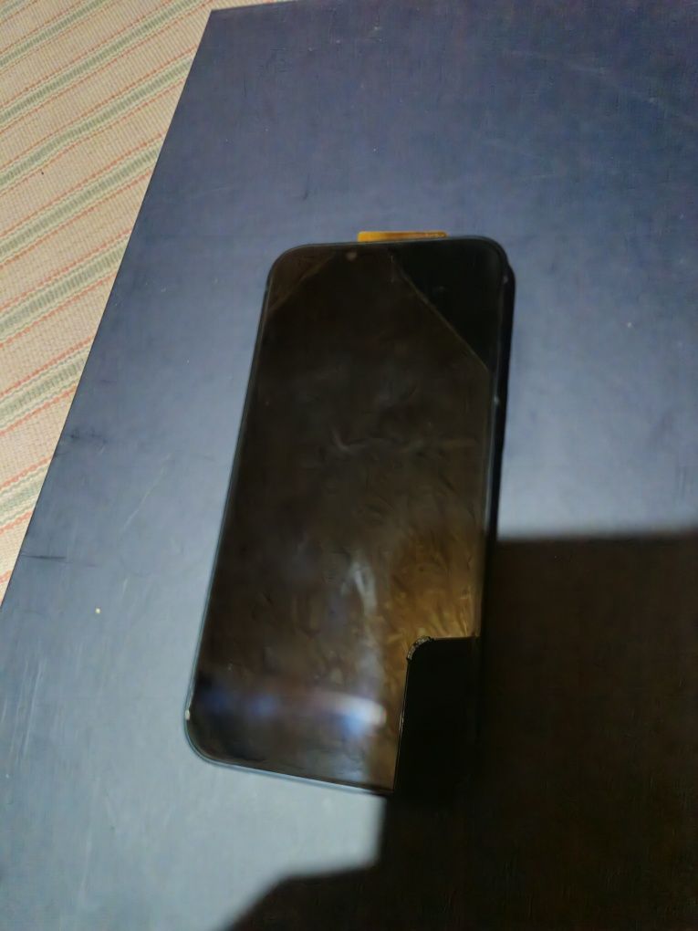 Продам iPhone 13