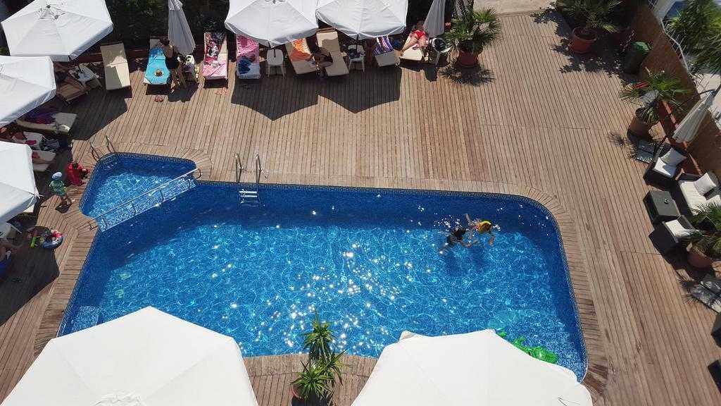 Продава се Хотел в Несебър - 1750 кв.м за 1115 €/кв.м - Снимка #5