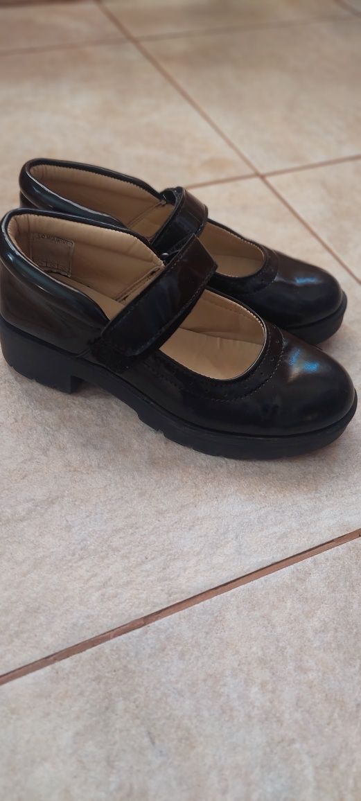 Лачени обувки за момиче - 31 размер