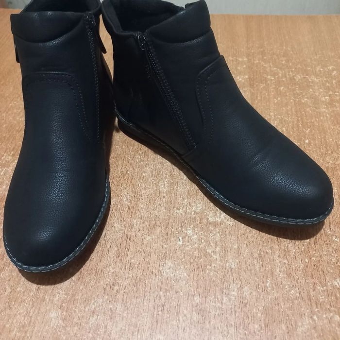 Продам демисезонные полусапожки размер 38-39.