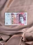 Vând bancnota de 50 de lire sterline din hârtie