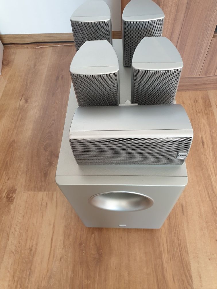 Sistem audio 5.1 marca Canton.