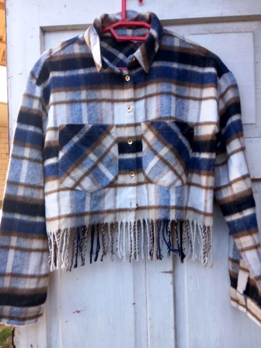 Vând cămașă  groasa în carouri