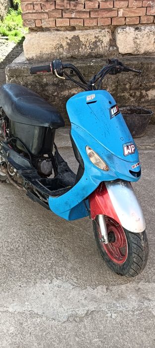 Vnd 2 scutere gy6 unu de 49cc și unu de 100cc