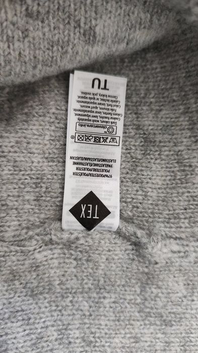 căciulă dublată polar+fular circular TEX ,nou