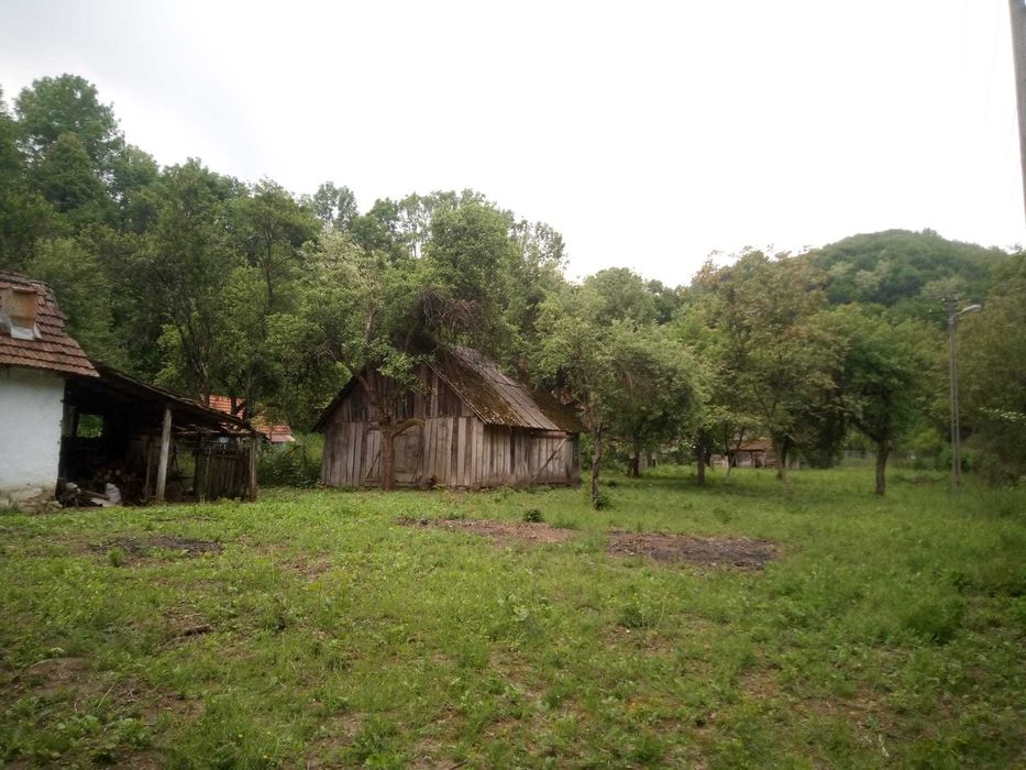 Sura cu casa 2700m patrati zona turistica