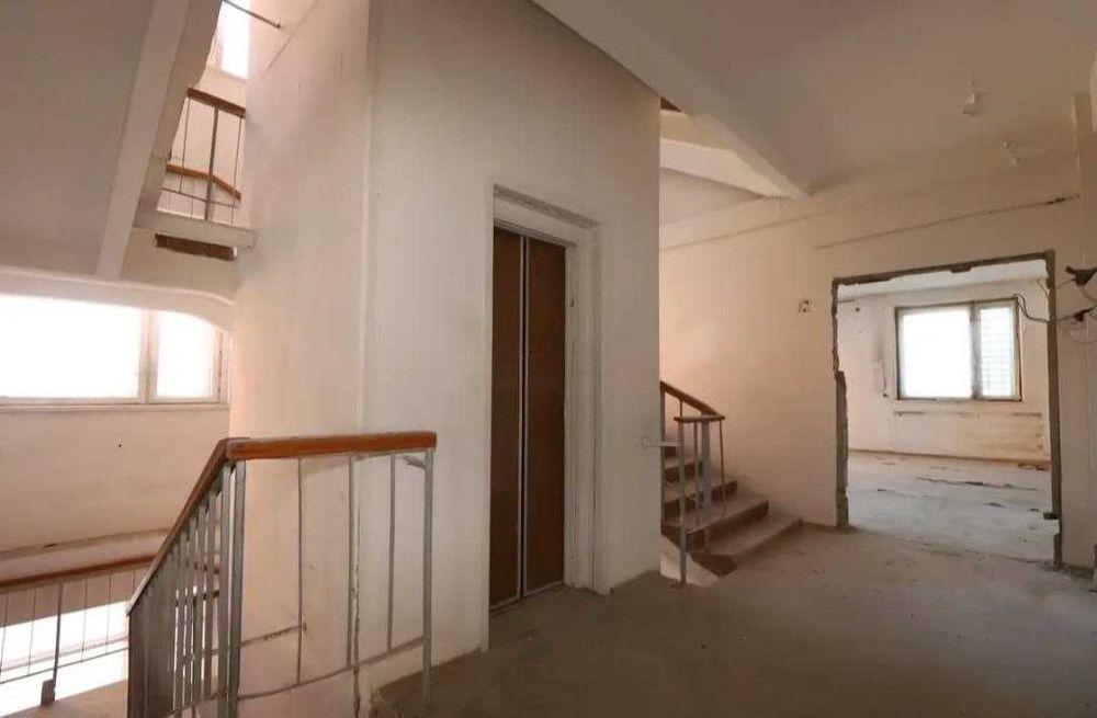 Отдельно-стоящее здание в Центре города.