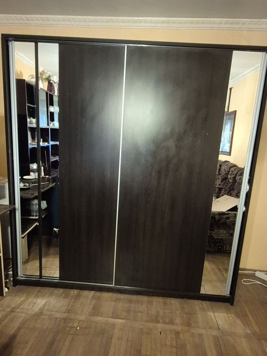 Dresing cu oglinzi si uși culisante