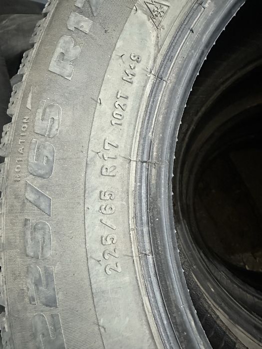 Продам зимний резину 225/65/17