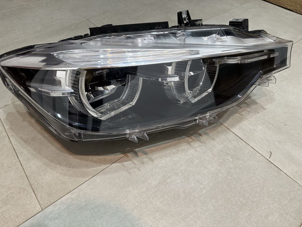Far dreapta BMW F30 F31 full led adaptiv LCI shadow line 2015-2018
