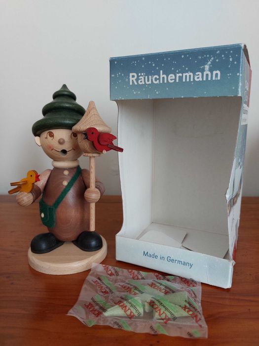 Figurina omulet cu pasari Erzgebirge Rauchermann