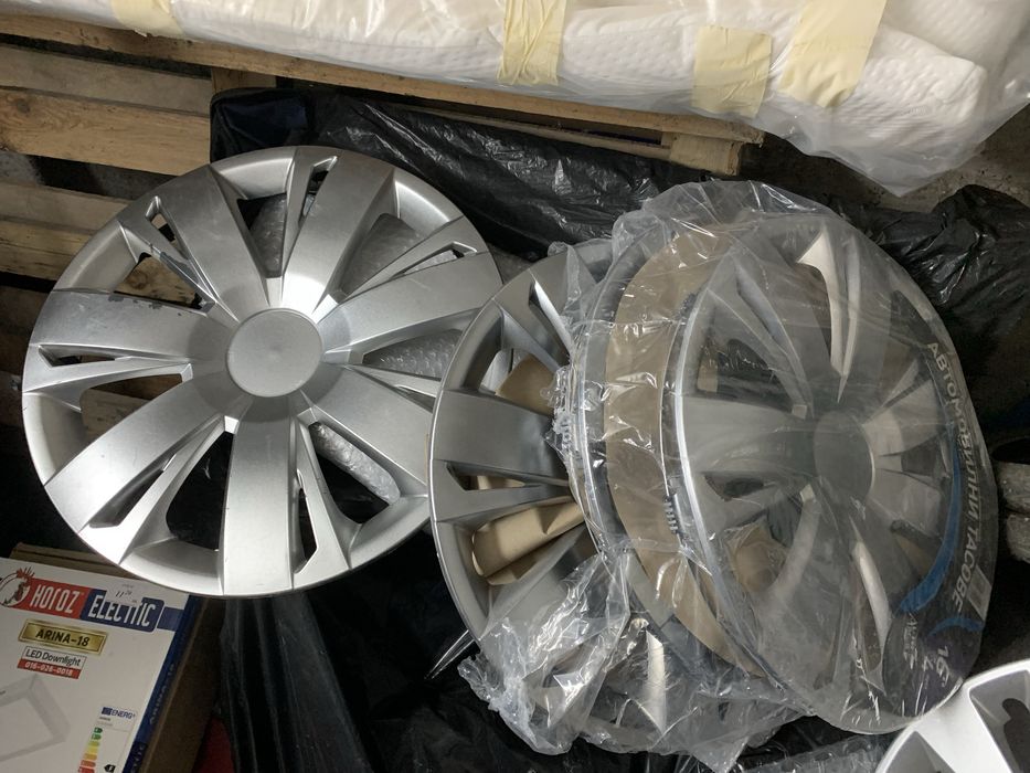 Комплект 4 зимни гуми 205/55/R16 (2024) със стоманени джанти и тасове