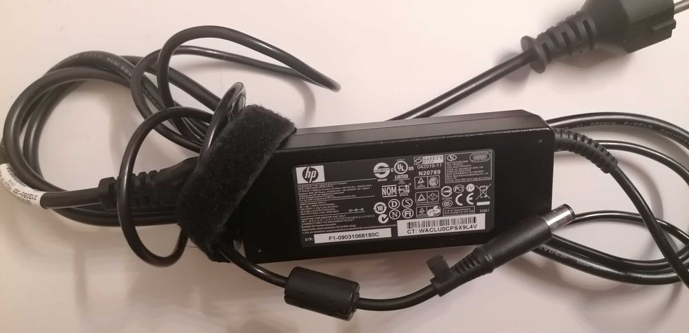 Alimentatoare / Încărcătoare laptop HP originale (18,5 V 19 V 19,5 V)