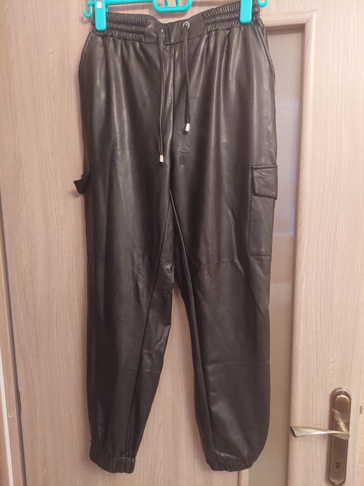 Pantaloni imitatie de piele