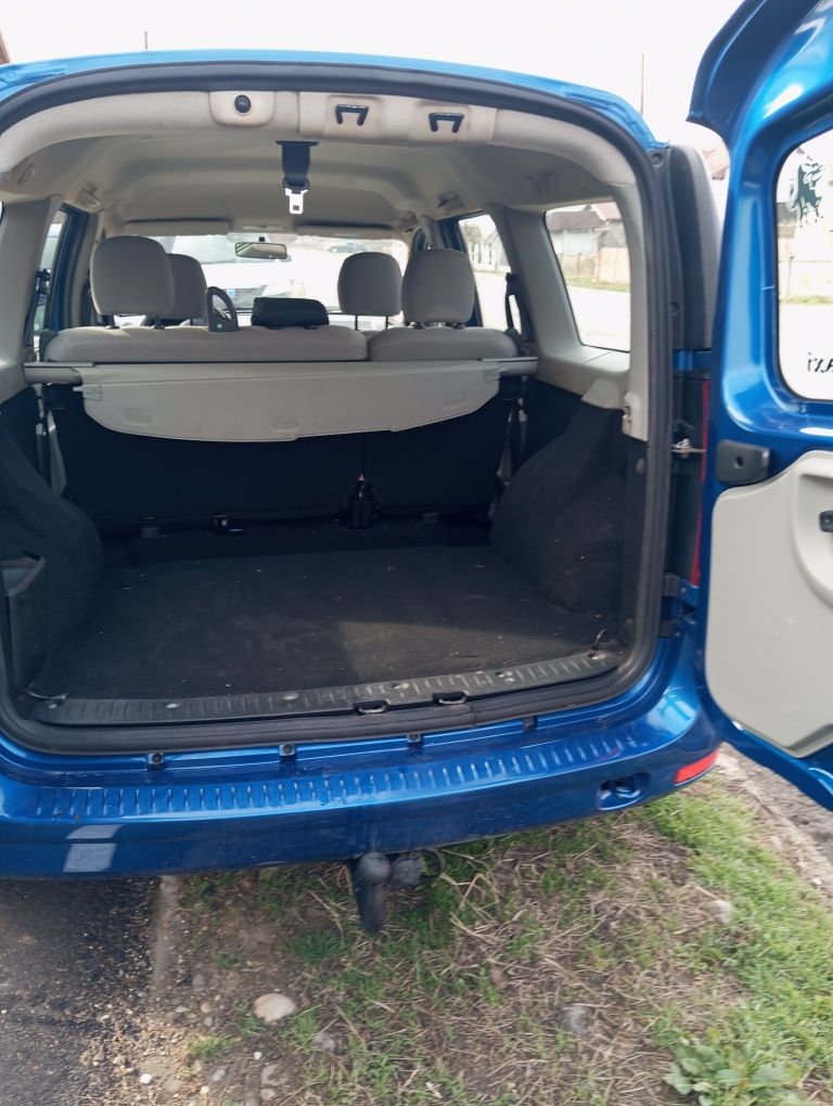 Vind Dacia Logan 1.4 benzina.An fabricație 2010