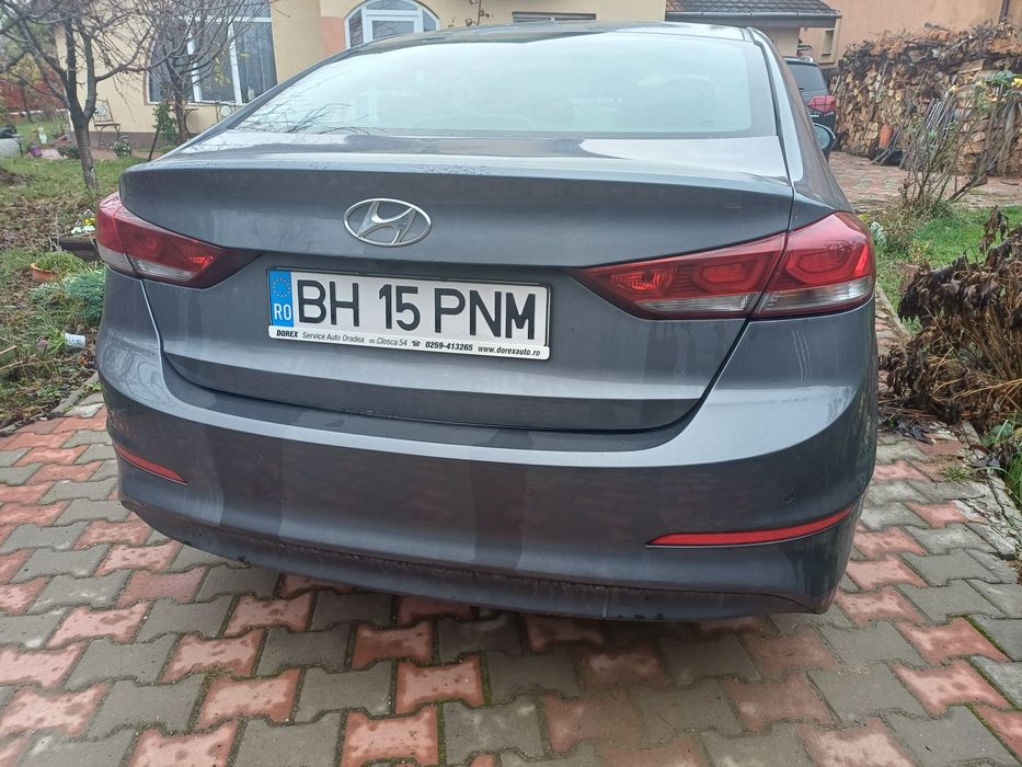 Vand autoturism hyundai elantra din 2018 ,pe benzina, 73500 km.
