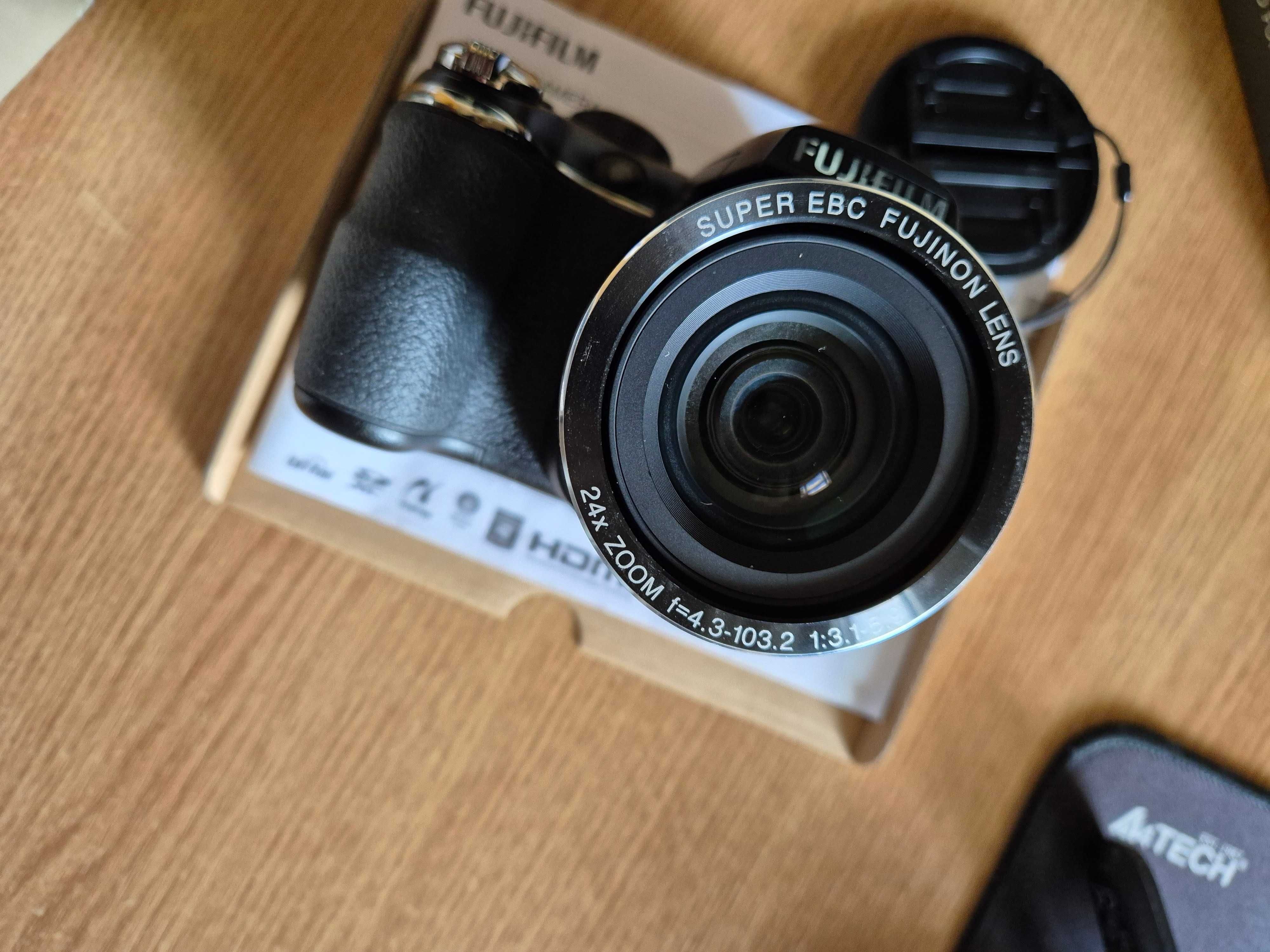 Fujifilm FinePix S4200 – Aparat foto semi-profesionist