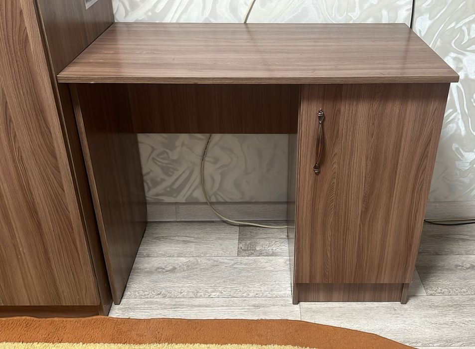 Продам парту  в хорошем состоянии