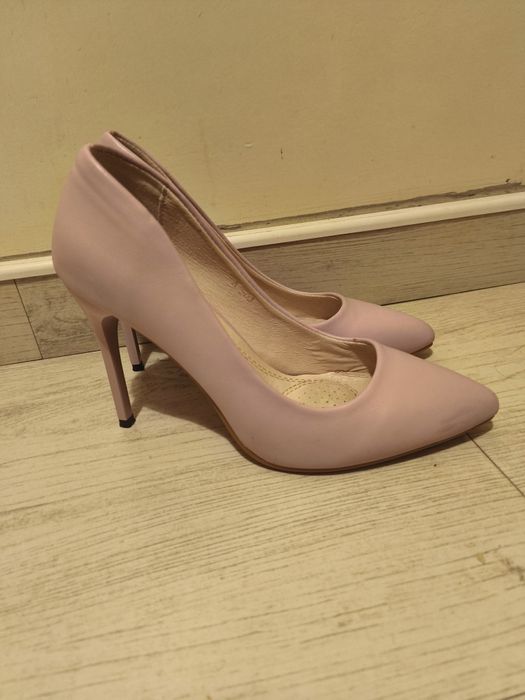 Туфли розовые на каблуке