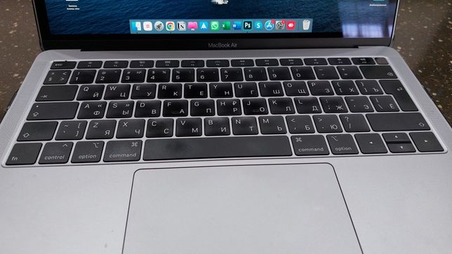 Продам MacBook Air 2019 года