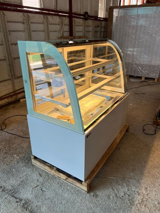 Vitrina frigorifica eleganta pentru patiserie/cofetarie/sandwich-uri