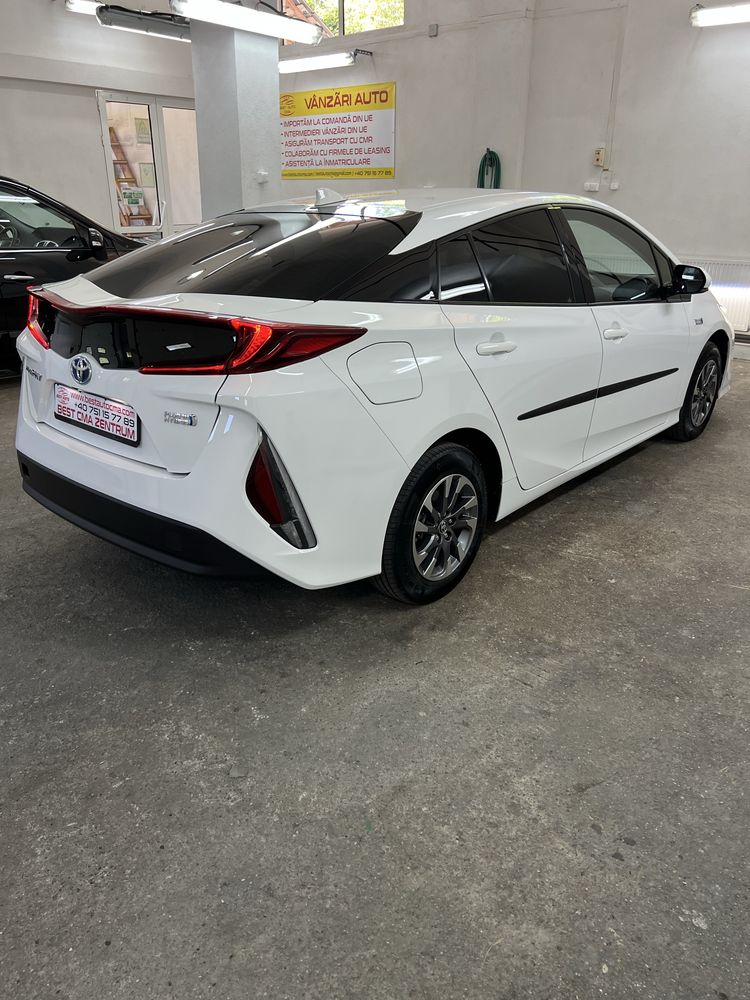 Toyota Prius Plug-in Hybrid, Head-up, pretul afisat este cu TVA inclus