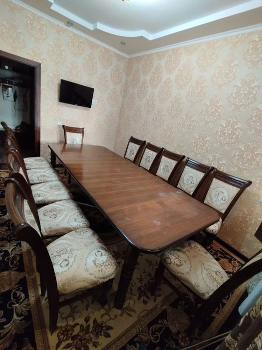 Стуллар сотилади 12 дона комплект.  Кам ишлатилган.