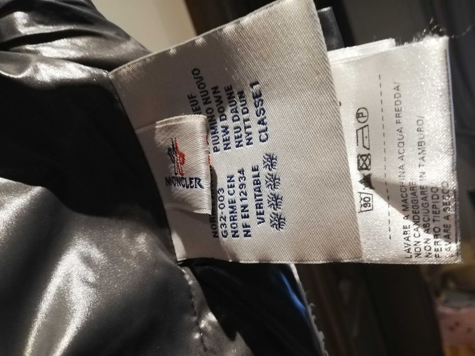 Vesta. Moncler original, pt 5 ani, unisex.